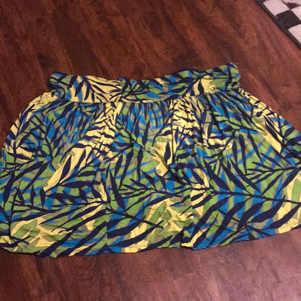 Skirt size 26to 28 short comes to knee